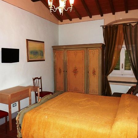 B&B Casale Ginette インチーザ・イン・ヴァルダルノ 部屋 写真