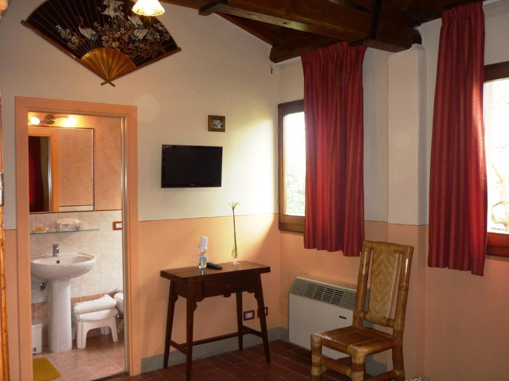 B&B Casale Ginette インチーザ・イン・ヴァルダルノ 部屋 写真