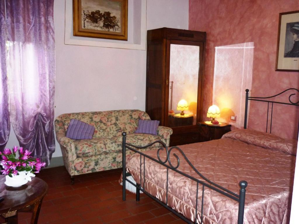 B&B Casale Ginette インチーザ・イン・ヴァルダルノ 部屋 写真