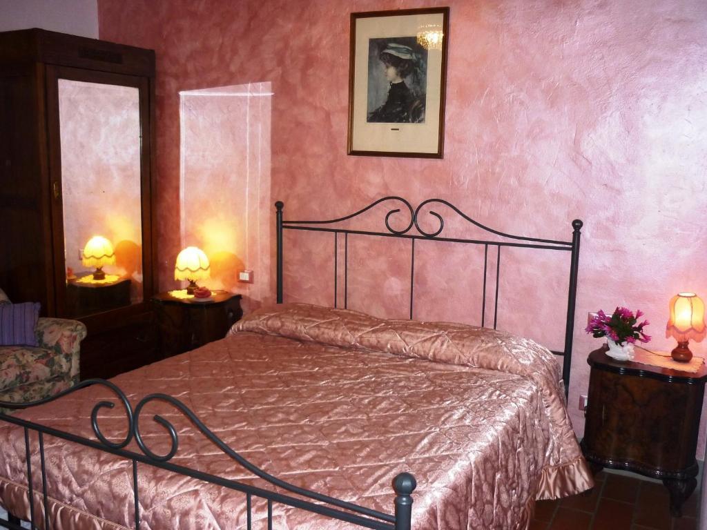 B&B Casale Ginette インチーザ・イン・ヴァルダルノ 部屋 写真